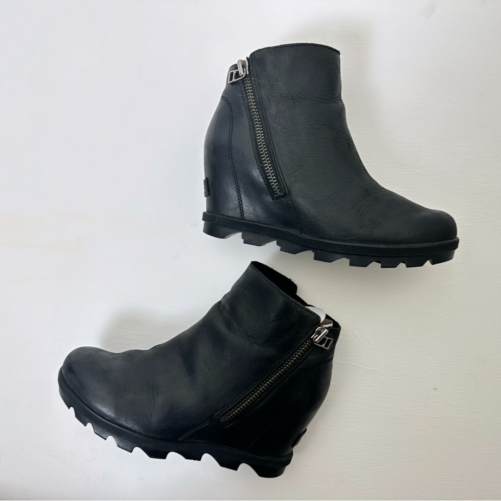 WOMEN'S JOAN OF ARCTIC WEDGE II ZIP Black size 6.5
